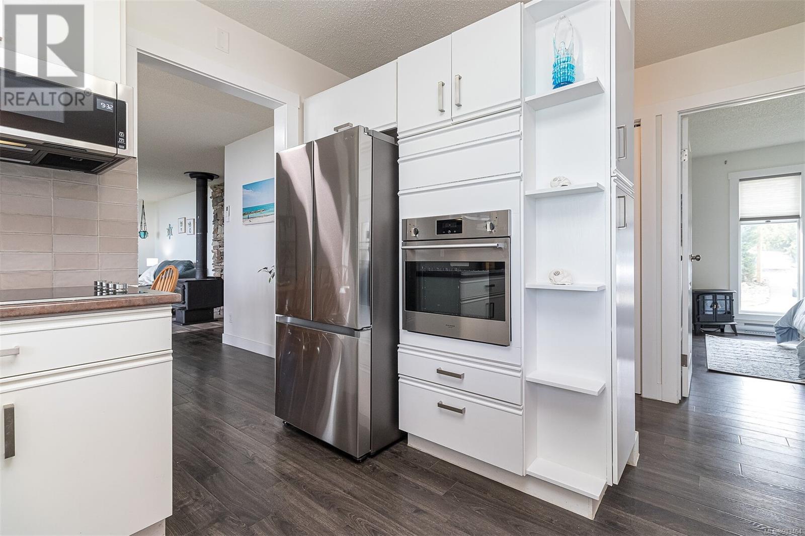 5545 Island Hwy, Qualicum Beach