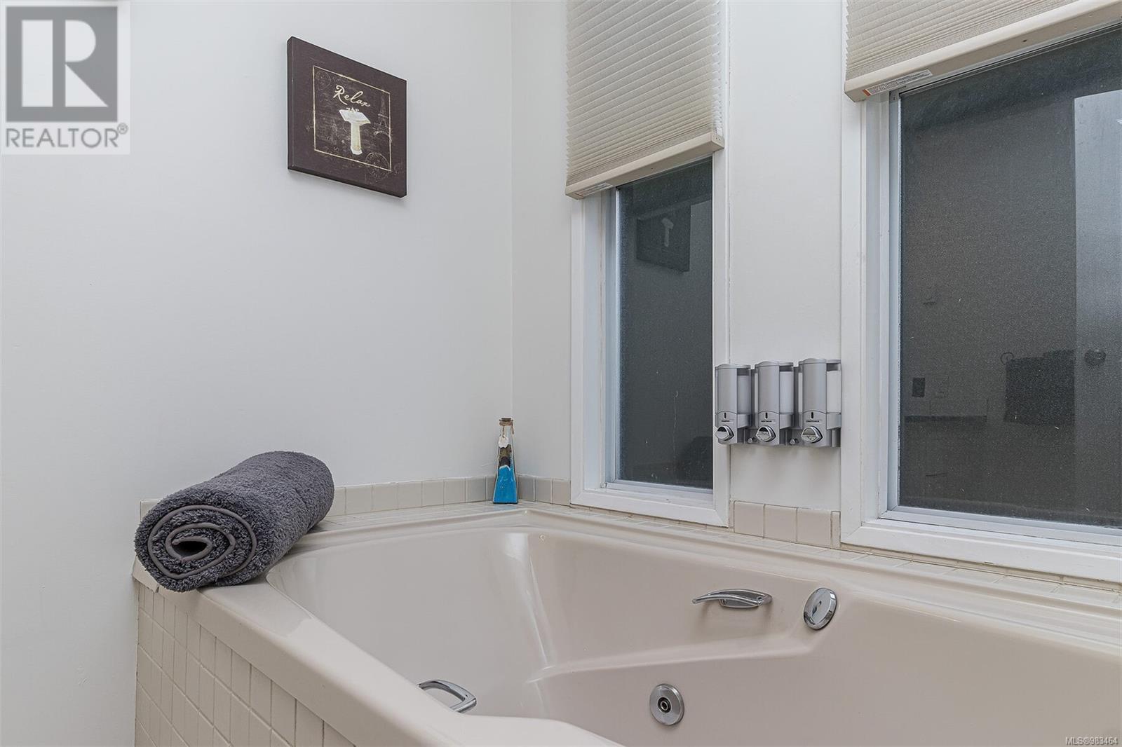 5545 Island Hwy, Qualicum Beach