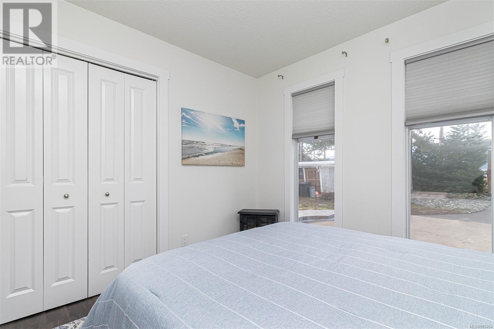 5545 Island Hwy, Qualicum Beach