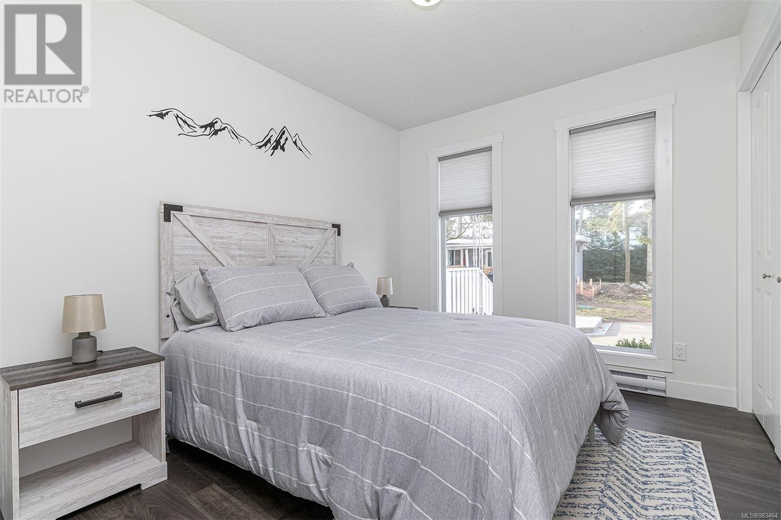 5545 Island Hwy, Qualicum Beach