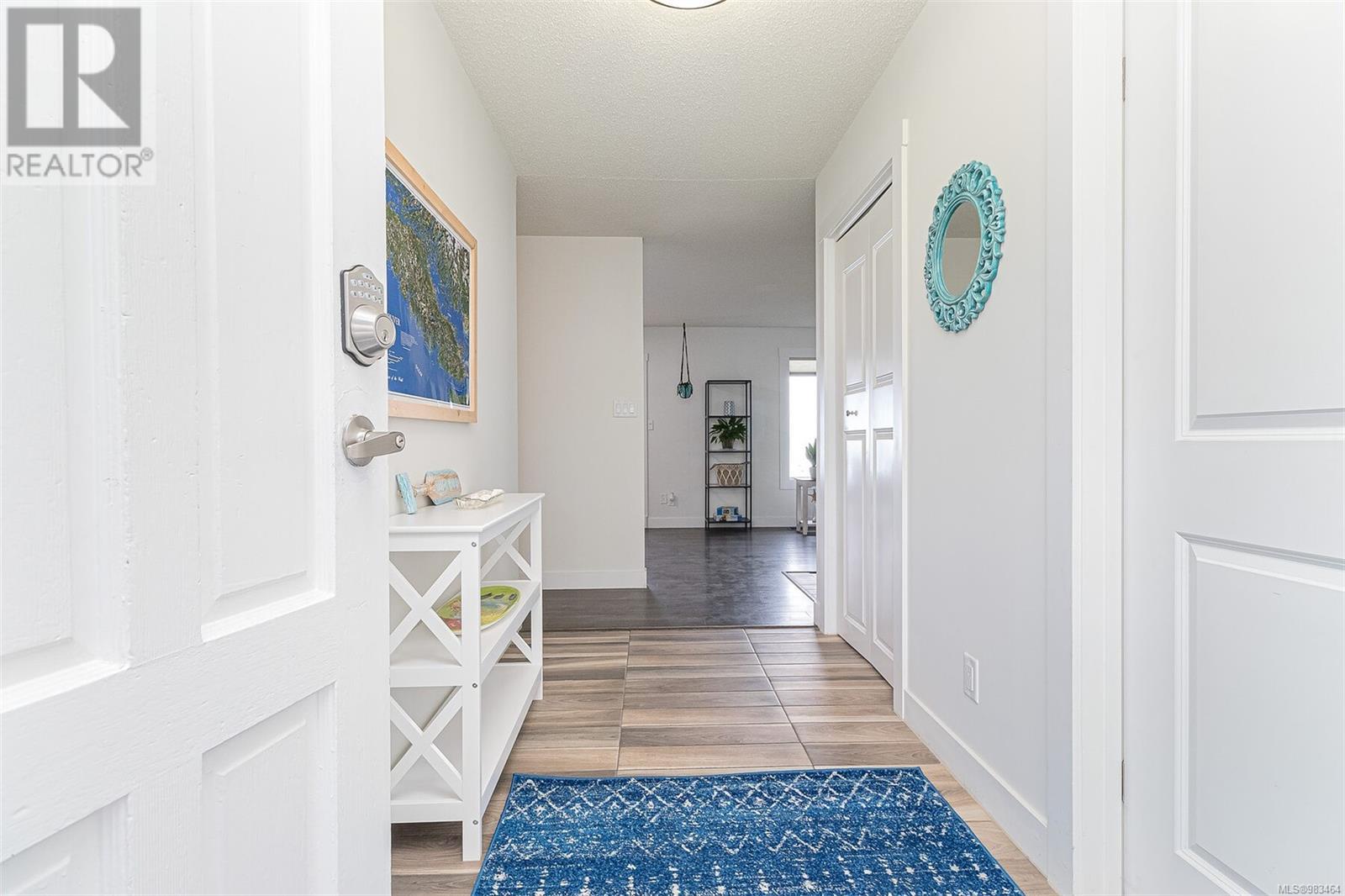 5545 Island Hwy, Qualicum Beach