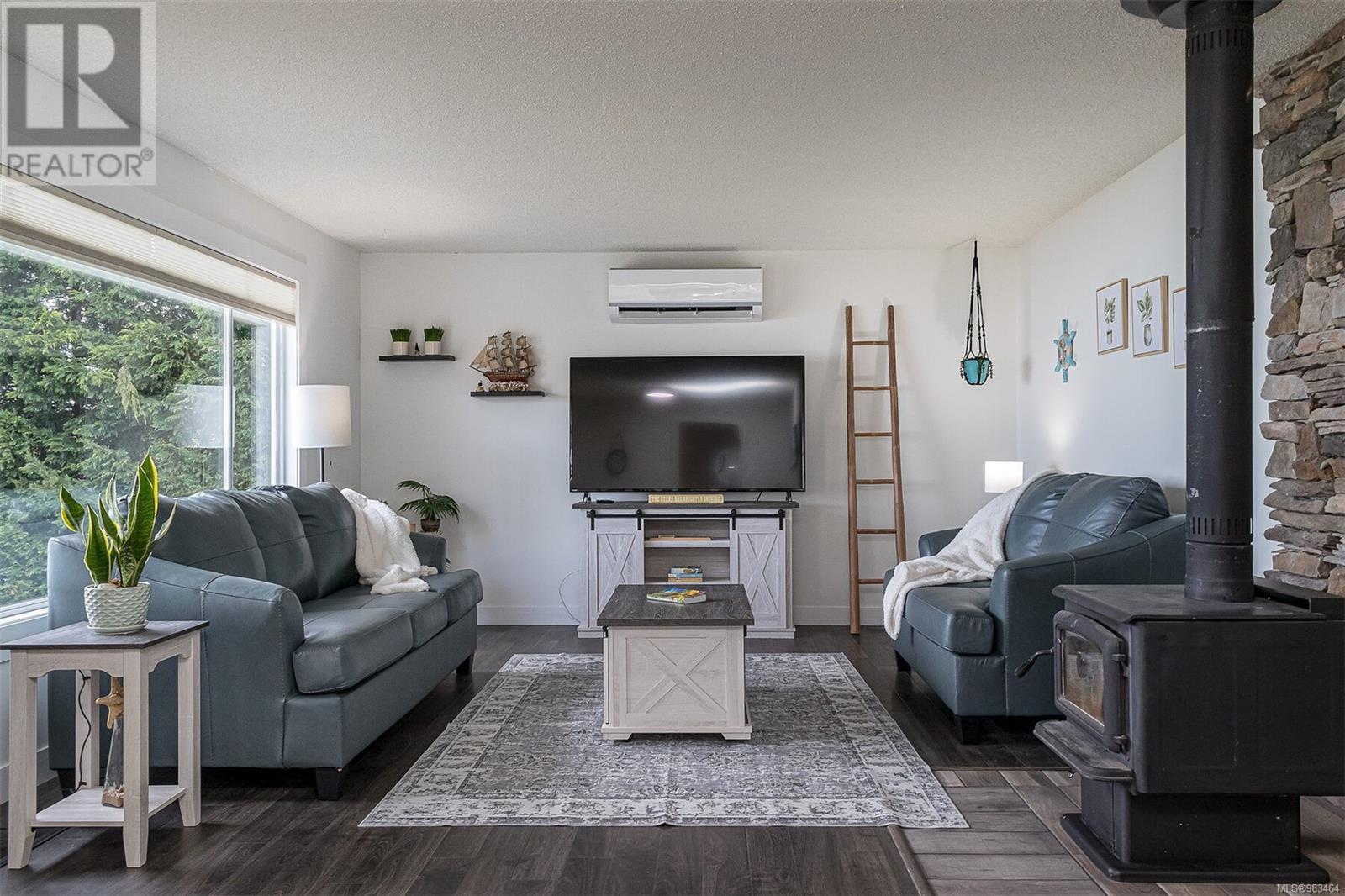 5545 Island Hwy, Qualicum Beach