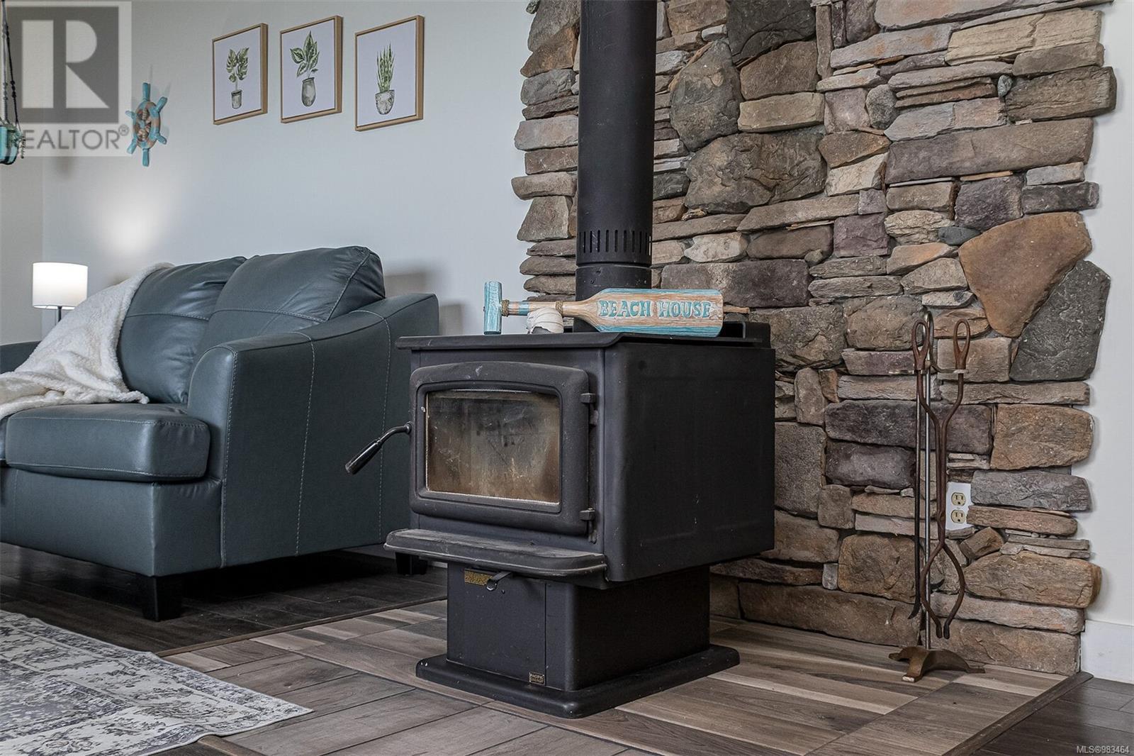 5545 Island Hwy, Qualicum Beach