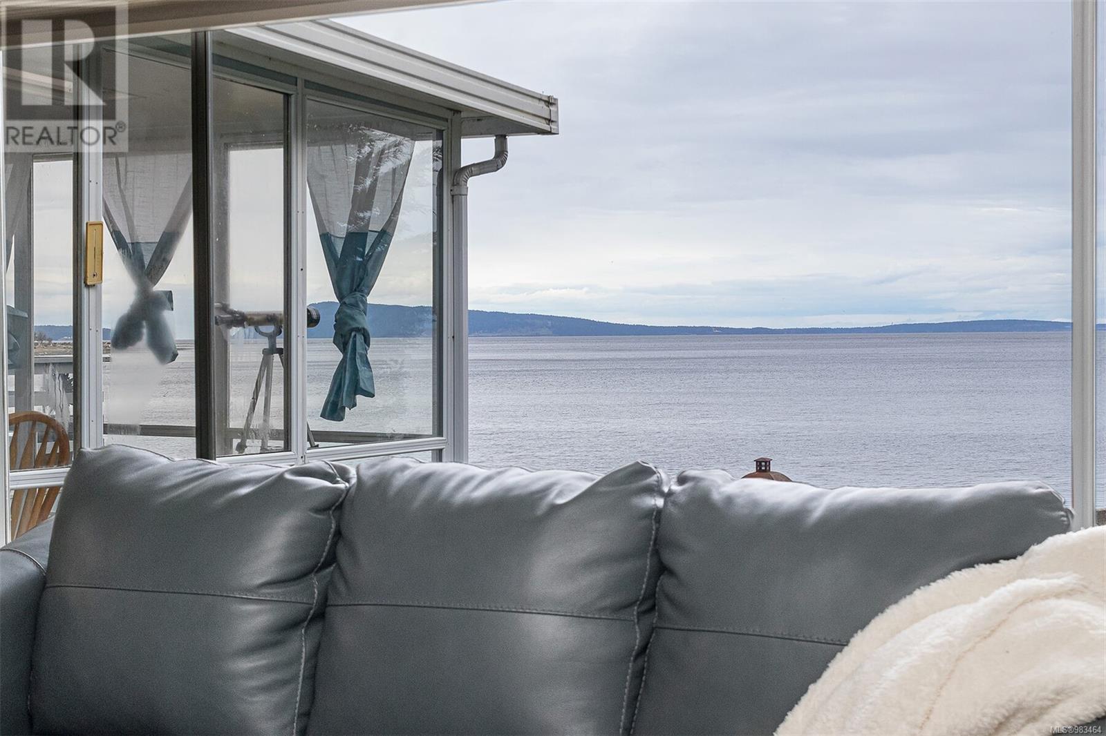 5545 Island Hwy, Qualicum Beach