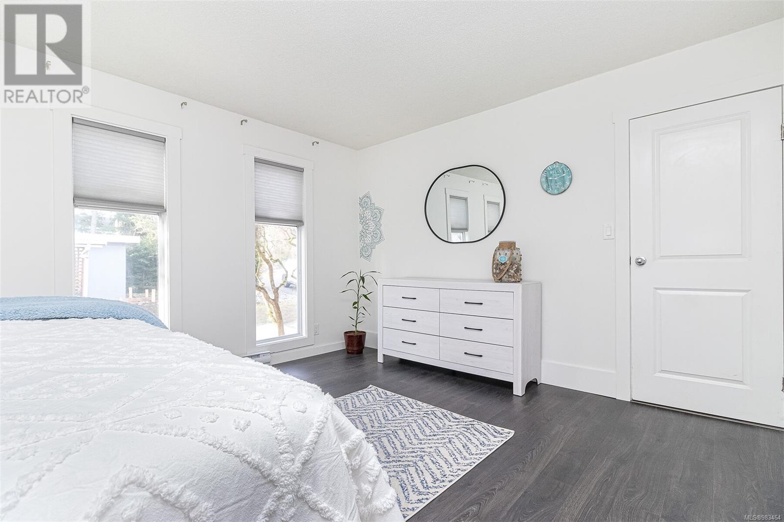 5545 Island Hwy, Qualicum Beach