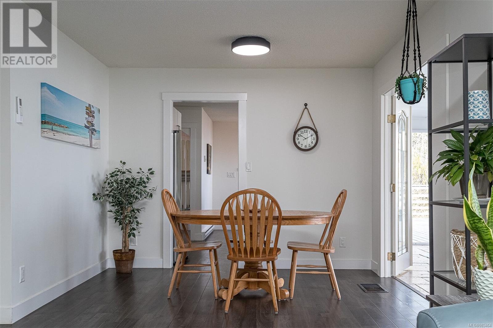 5545 Island Hwy, Qualicum Beach