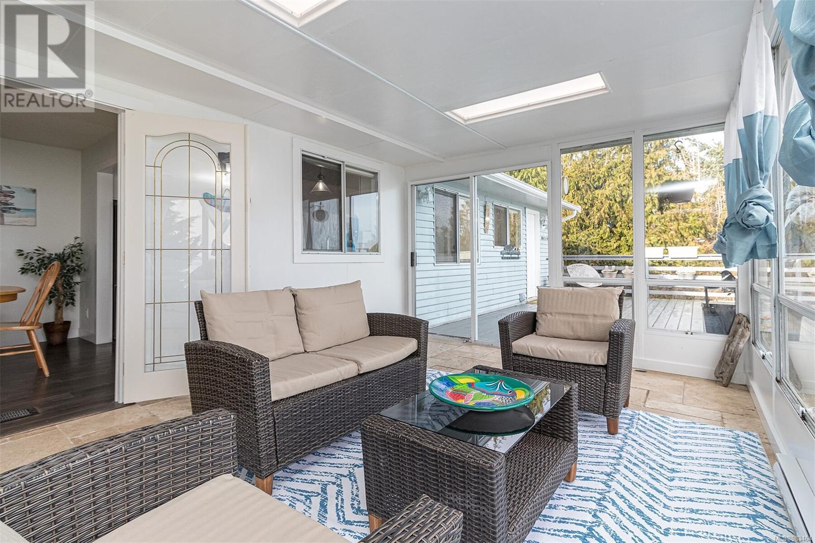 5545 Island Hwy, Qualicum Beach