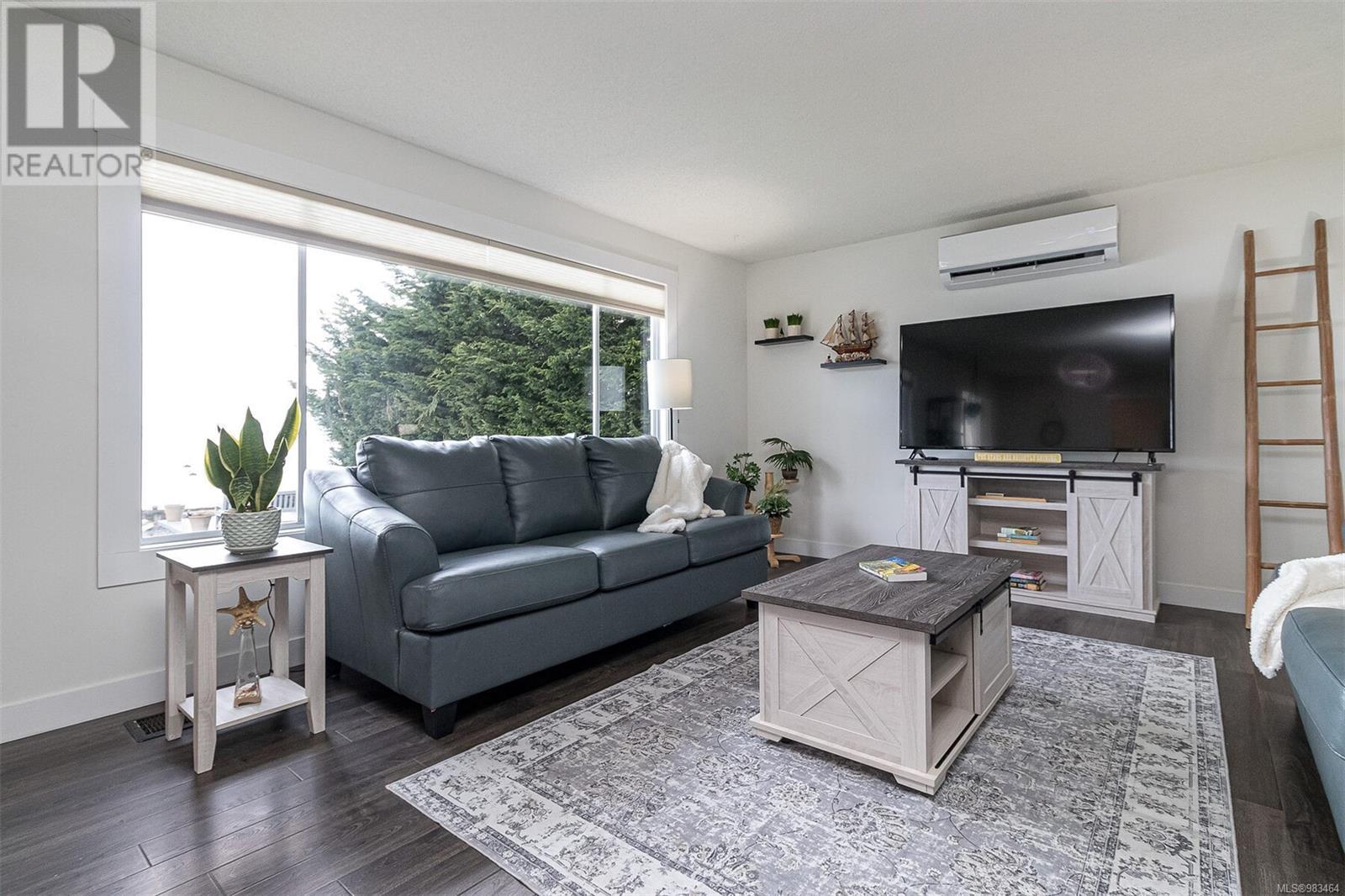 5545 Island Hwy, Qualicum Beach