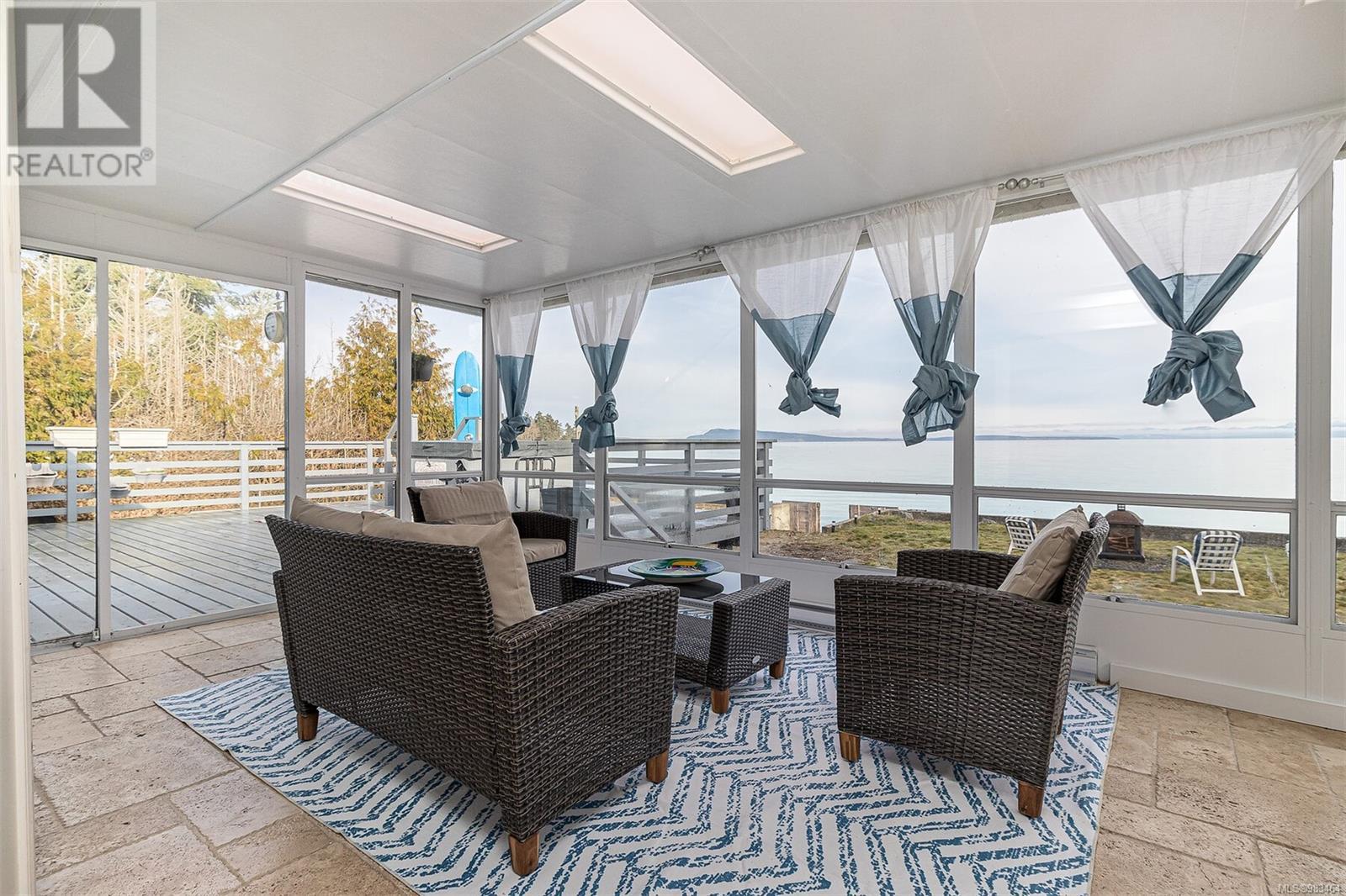 5545 Island Hwy, Qualicum Beach