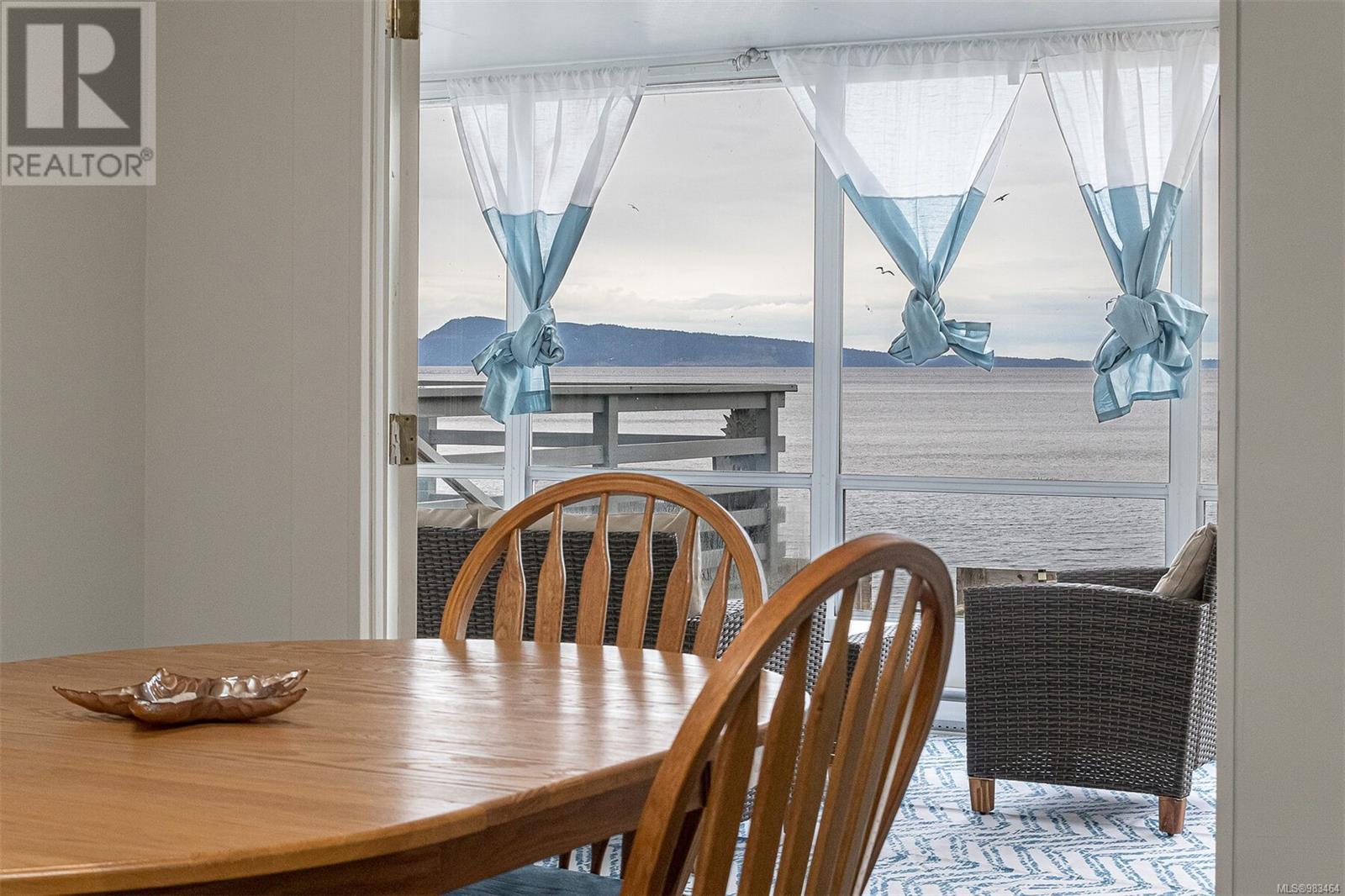 5545 Island Hwy, Qualicum Beach