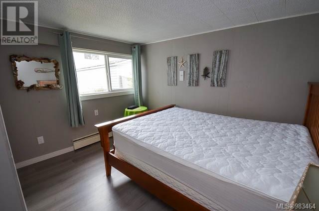 5545 Island Hwy, Qualicum Beach