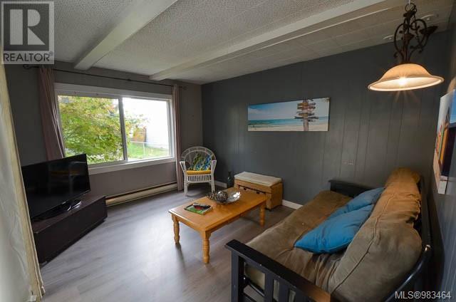 5545 Island Hwy, Qualicum Beach