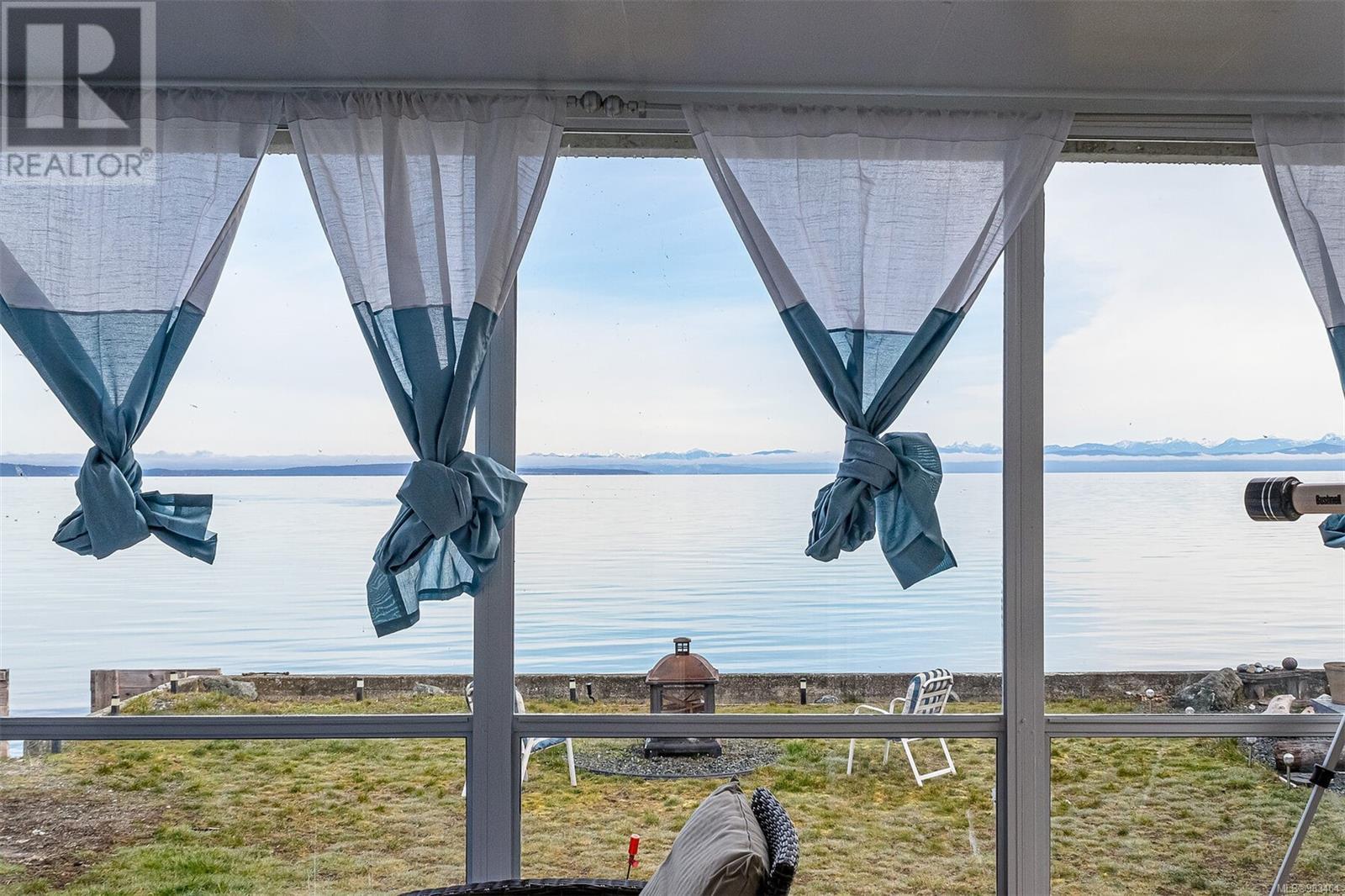 5545 Island Hwy, Qualicum Beach