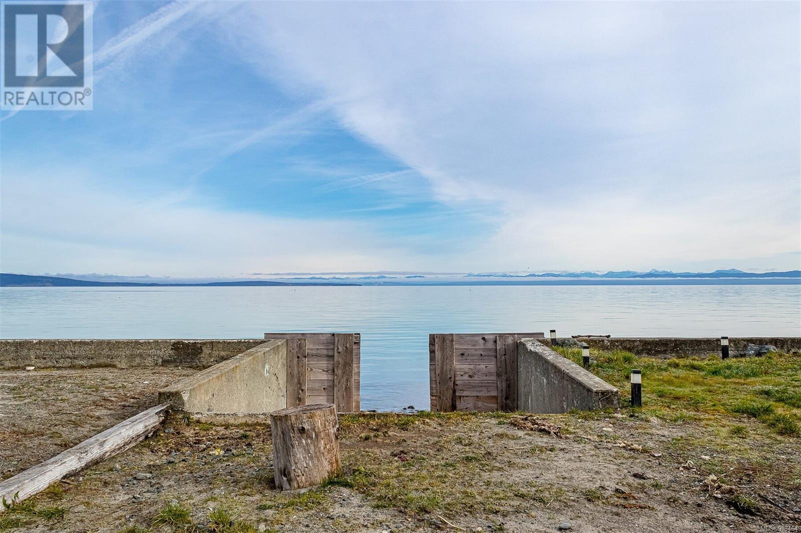 5545 Island Hwy, Qualicum Beach