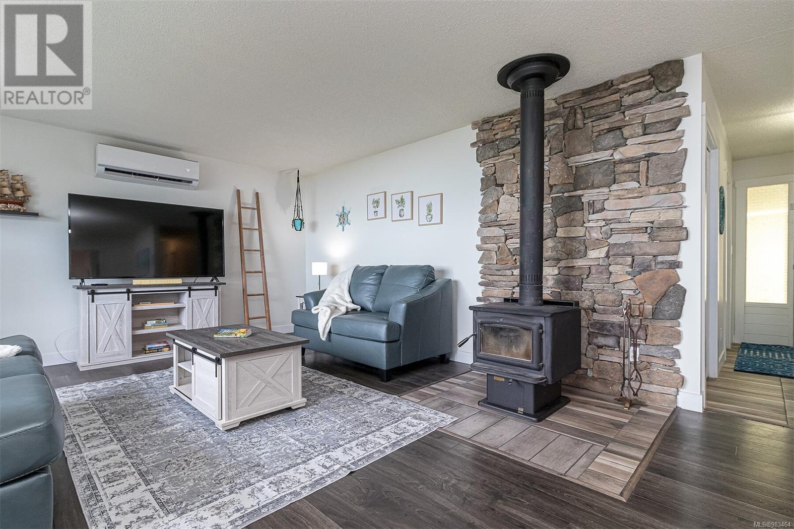 5545 Island Hwy, Qualicum Beach
