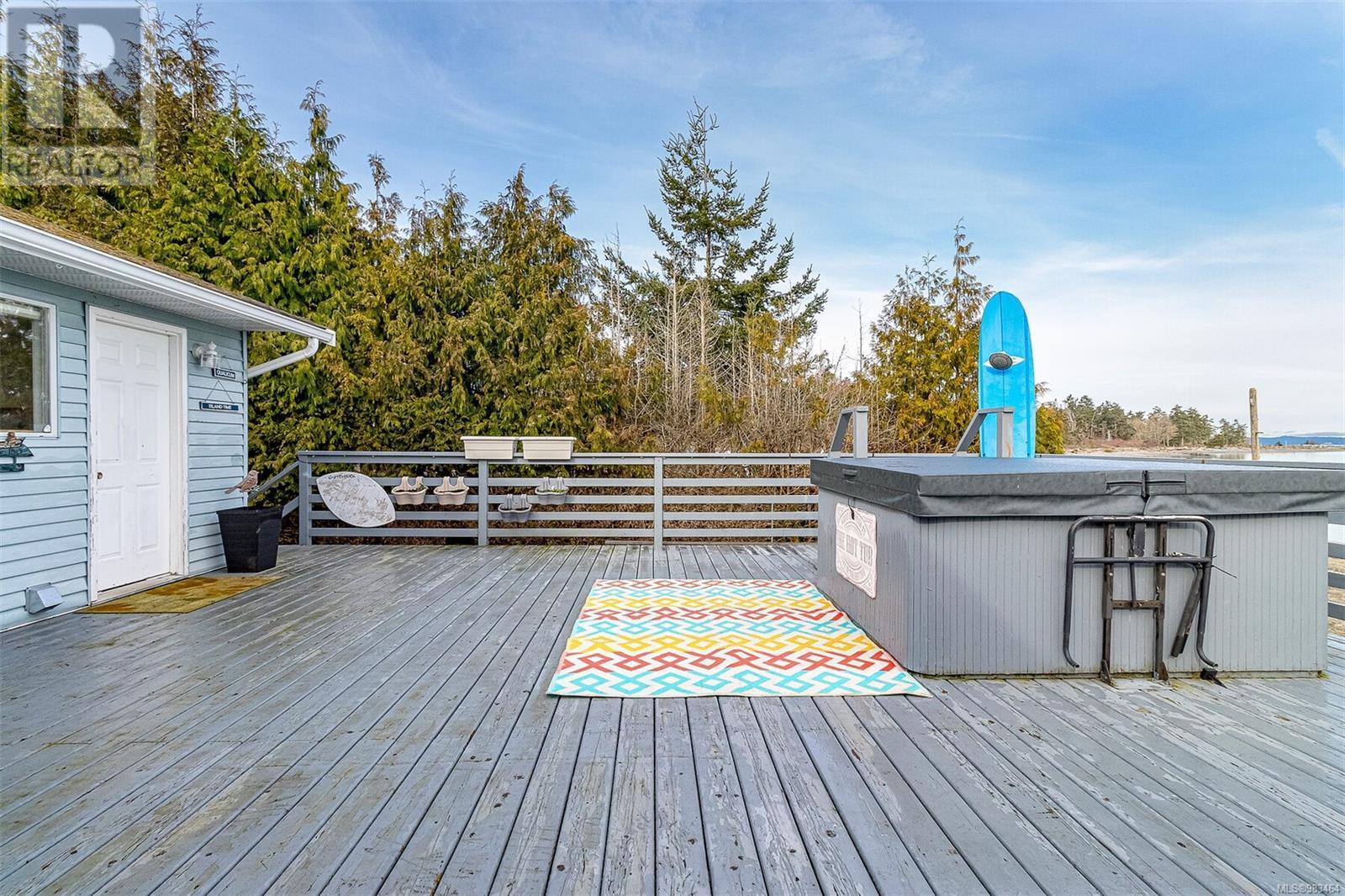 5545 Island Hwy, Qualicum Beach