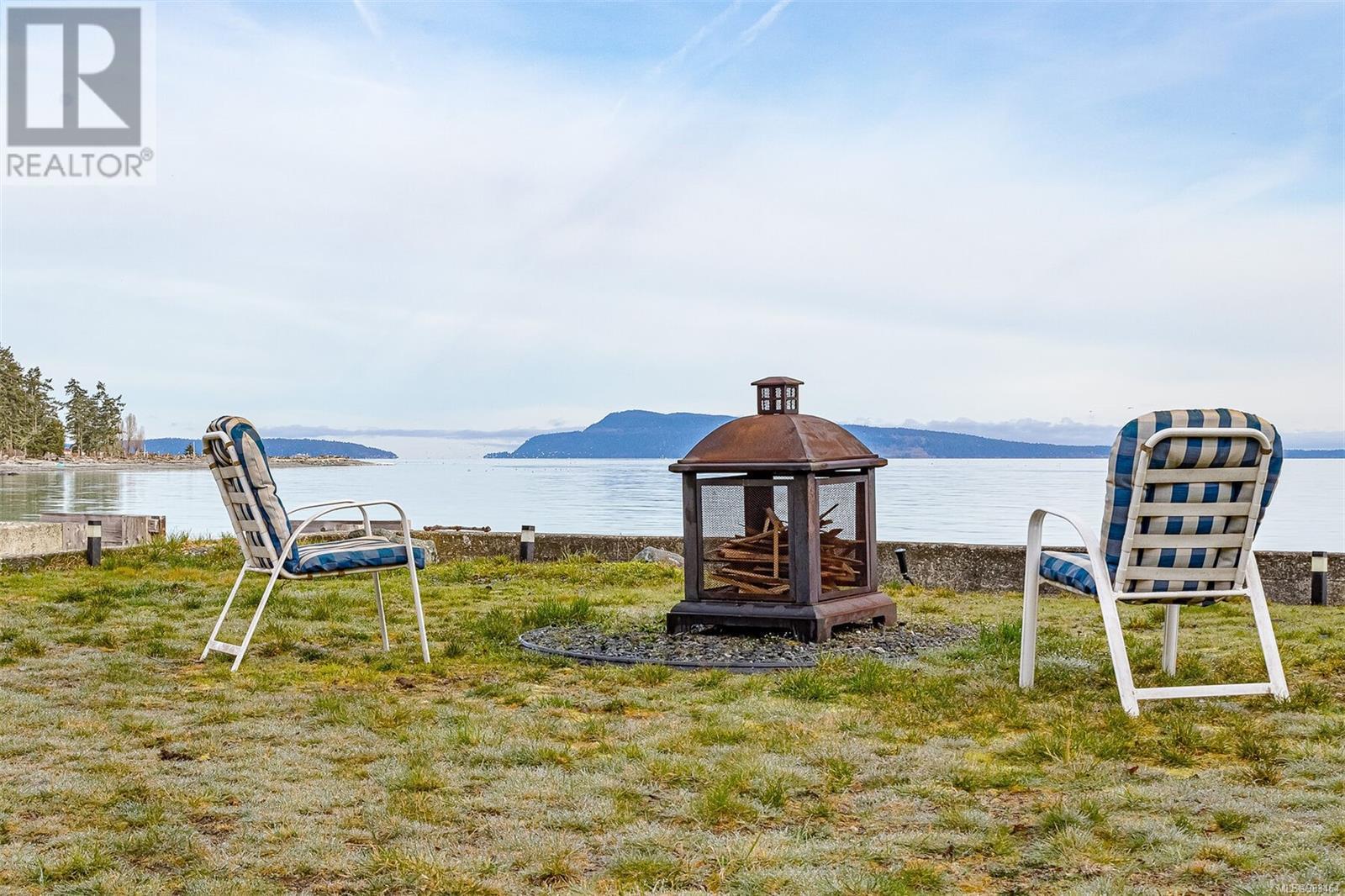 5545 Island Hwy, Qualicum Beach