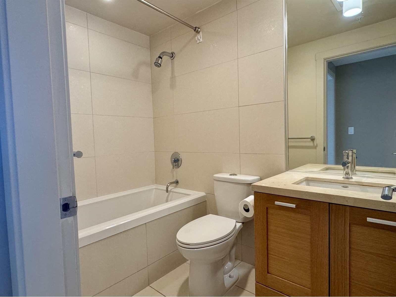 306 15152 RUSSELL AVENUE, White Rock