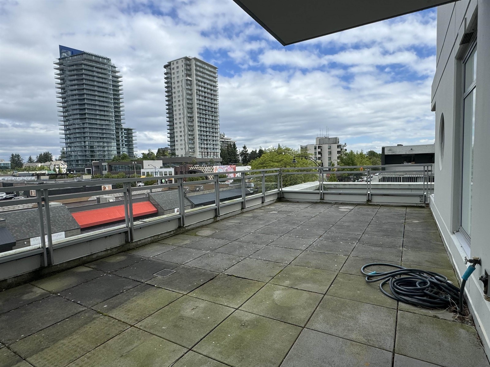 306 15152 RUSSELL AVENUE, White Rock