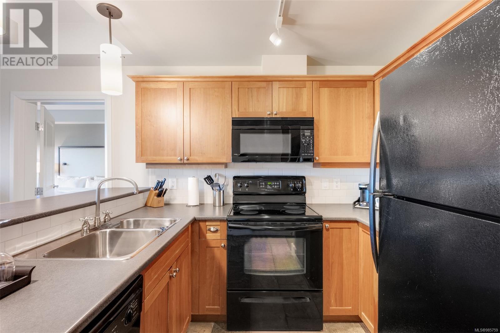 335/337 C 1999 Country Club Way, Langford real estate listing 985759
