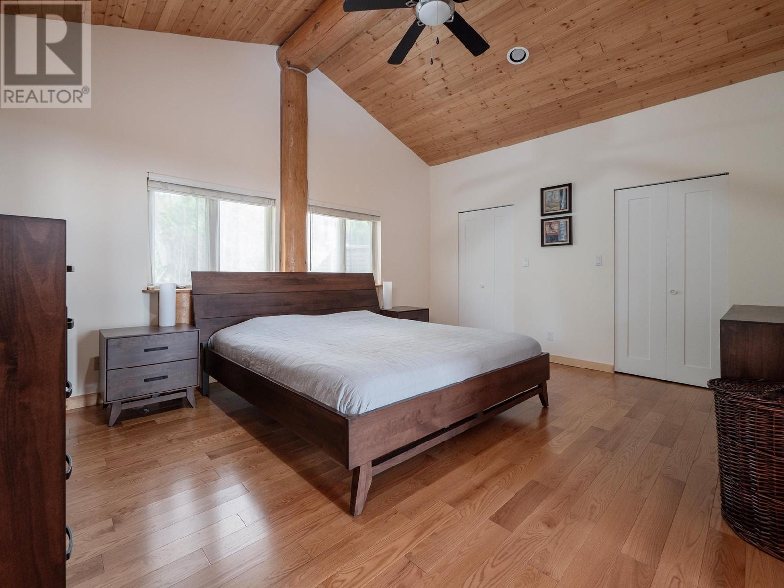 1041 FIRBURN ROAD, Roberts Creek
