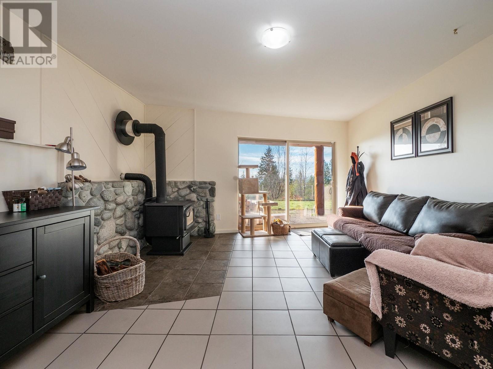 1041 FIRBURN ROAD, Roberts Creek
