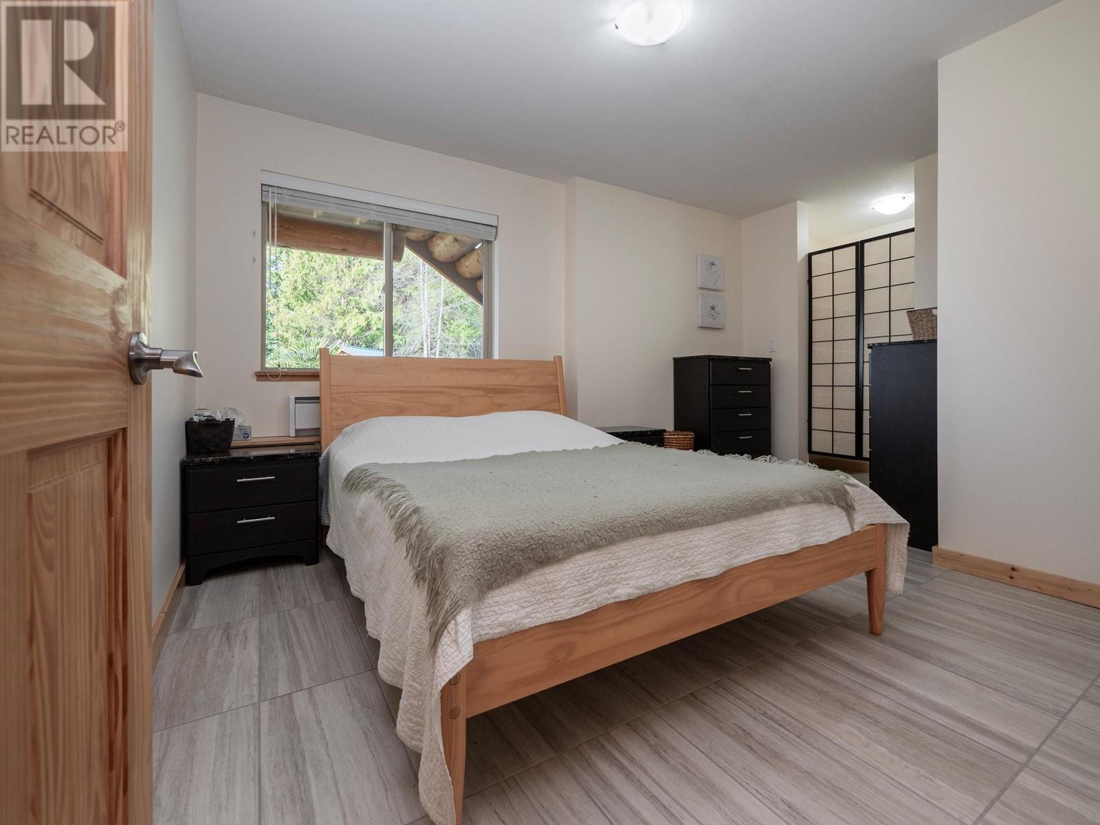 1041 FIRBURN ROAD, Roberts Creek