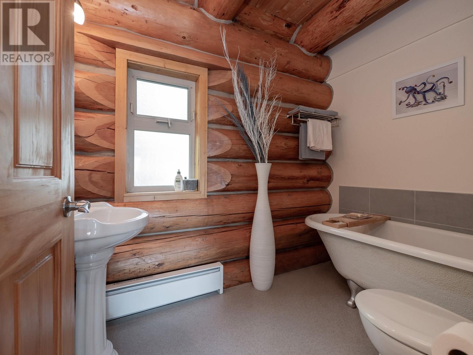 1041 FIRBURN ROAD, Roberts Creek