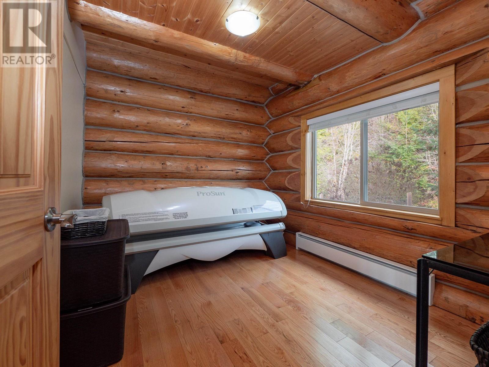 1041 FIRBURN ROAD, Roberts Creek