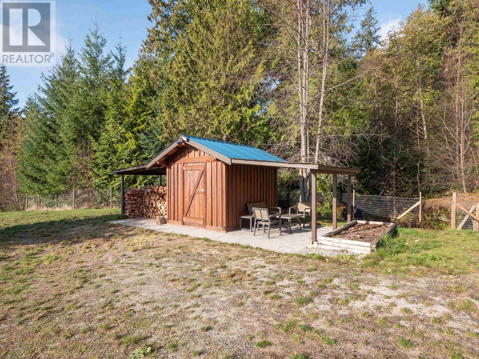 1041 FIRBURN ROAD, Roberts Creek