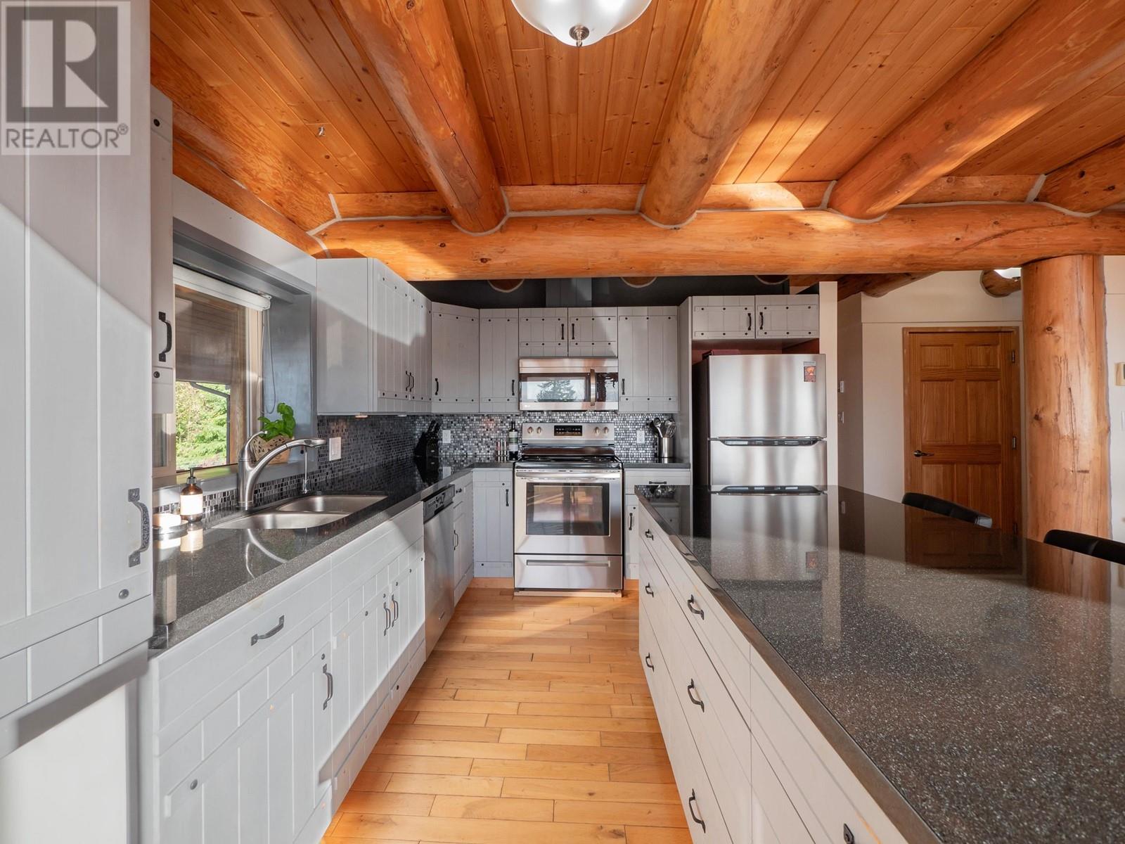 1041 FIRBURN ROAD, Roberts Creek