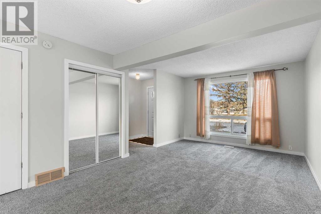 Single Family House for Sale in   Silverdale Drive NW Silver Springs Calgary 