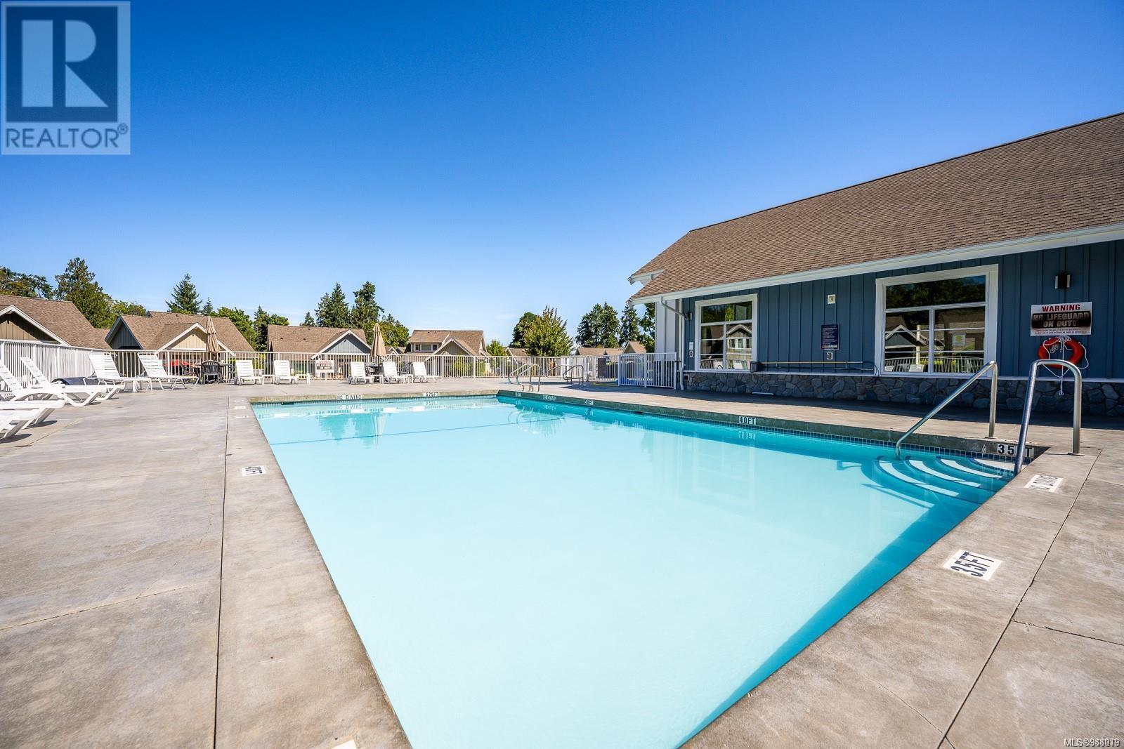 Photo 6 of 26 5251 Island Hwy W, Qualicum Beach BC