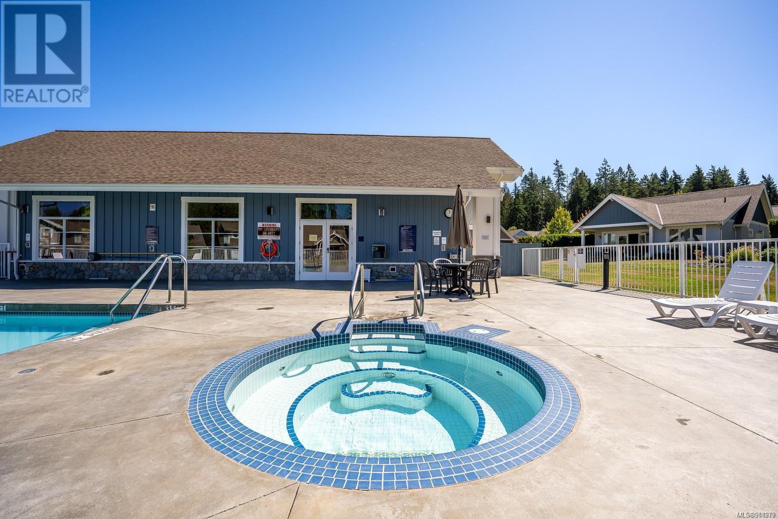 Photo 10 of 26 5251 Island Hwy W, Qualicum Beach BC