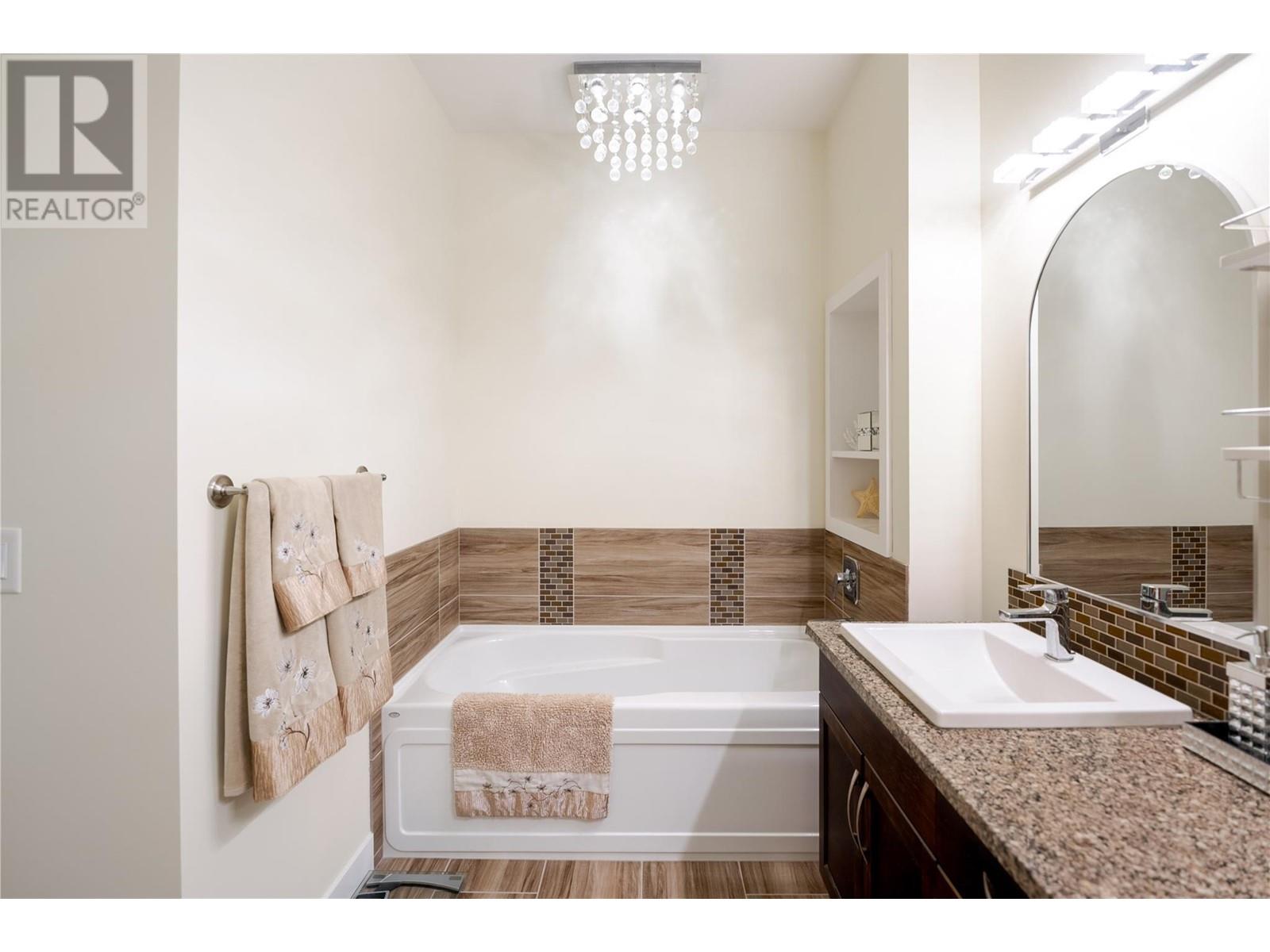 11 1870 Rosealee Lane, West Kelowna