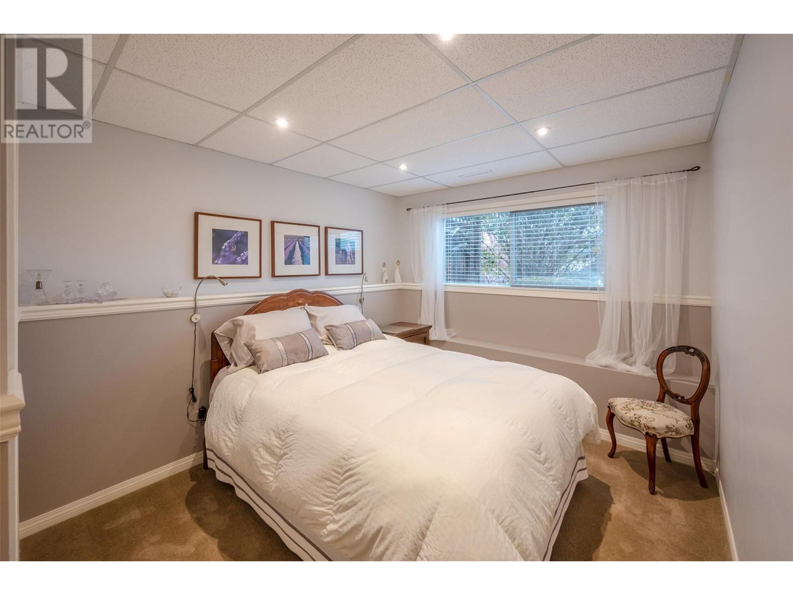 949 Panorama Crescent, Oliver