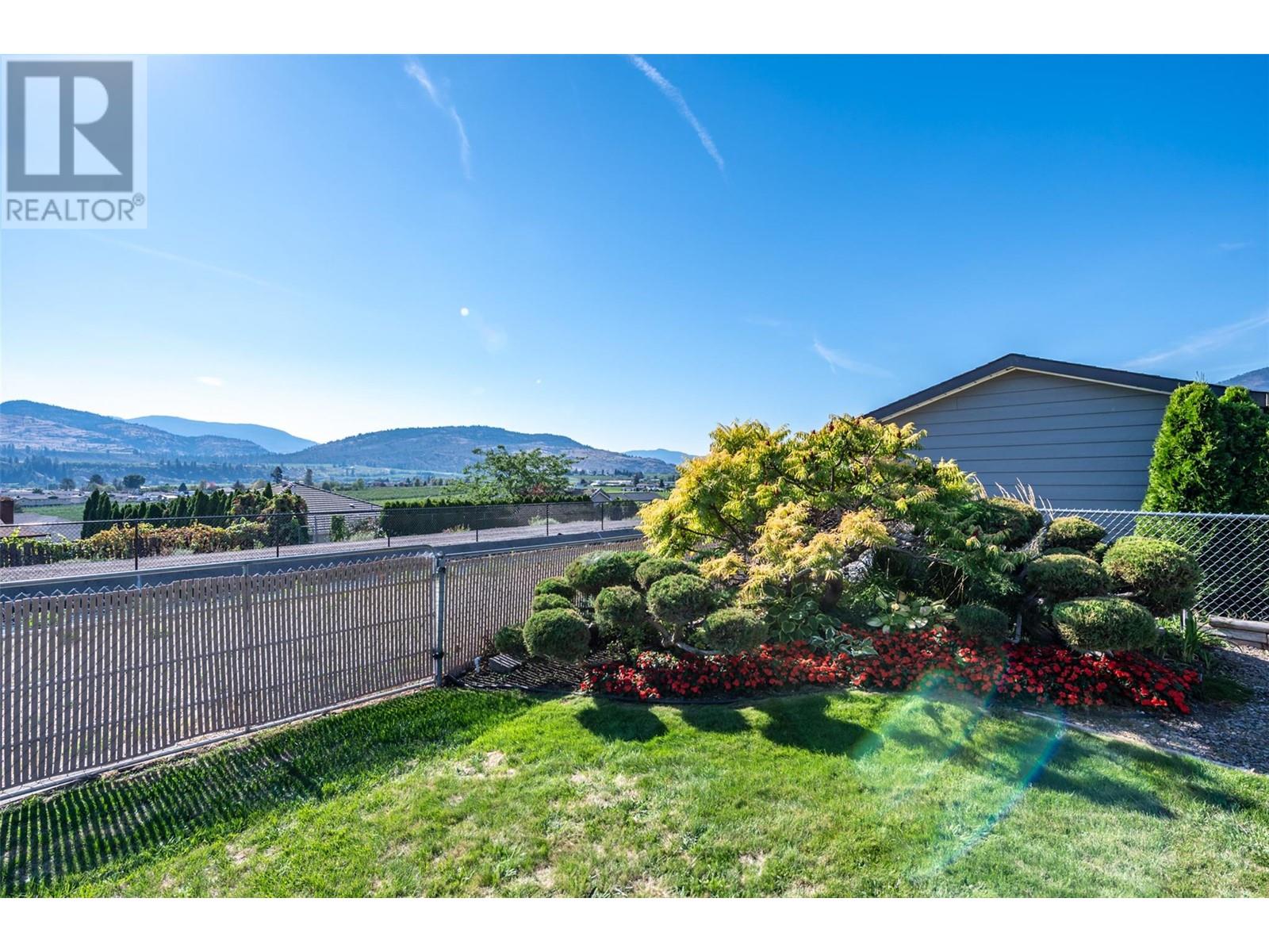 949 Panorama Crescent, Oliver