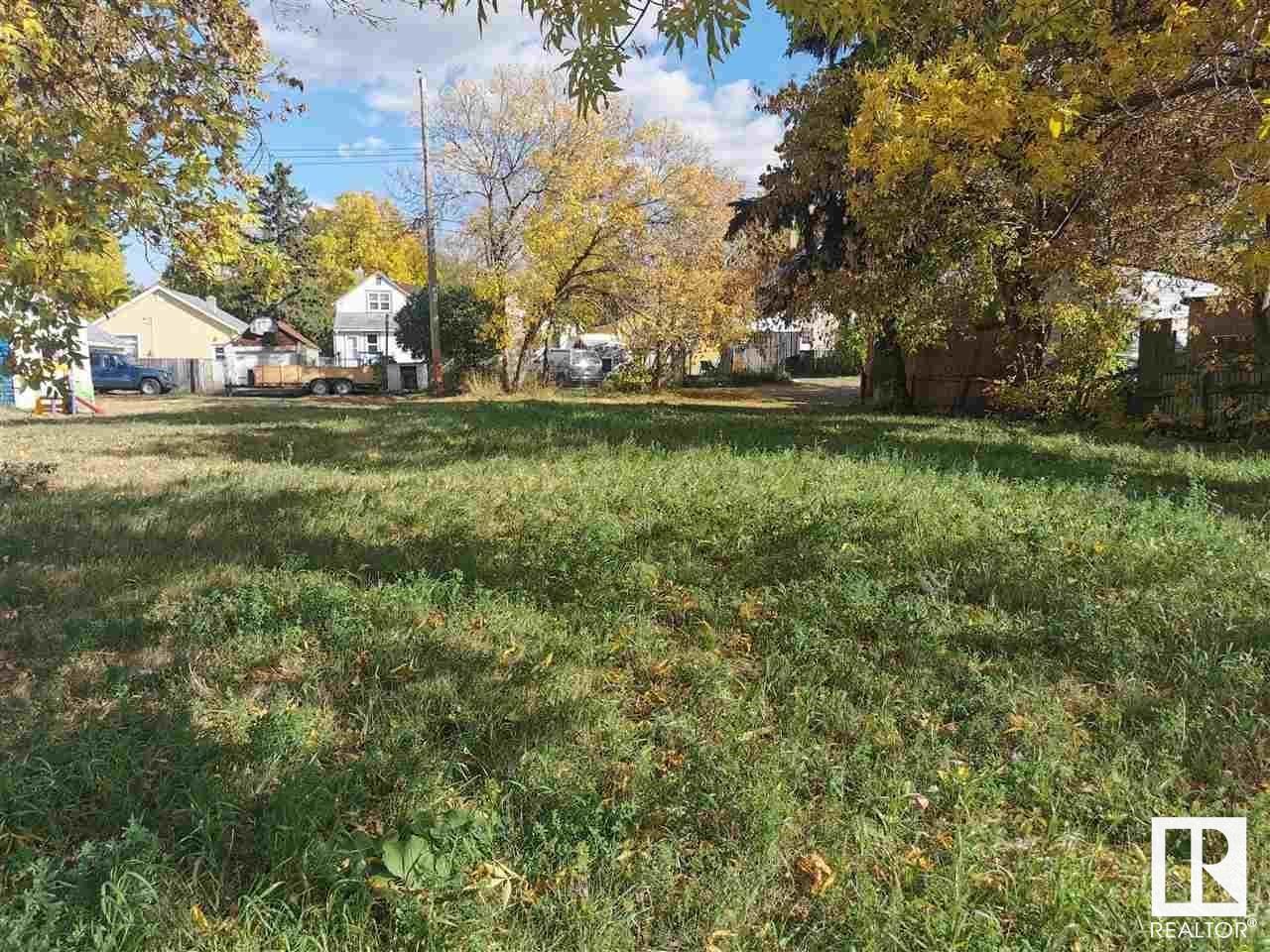 Photo 5 of 11833 Fort Rd Nw, Edmonton AB