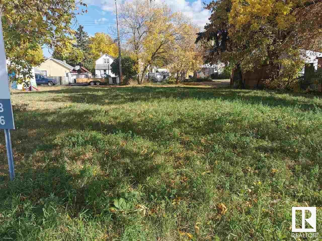Photo 6 of 11833 Fort Rd Nw, Edmonton AB