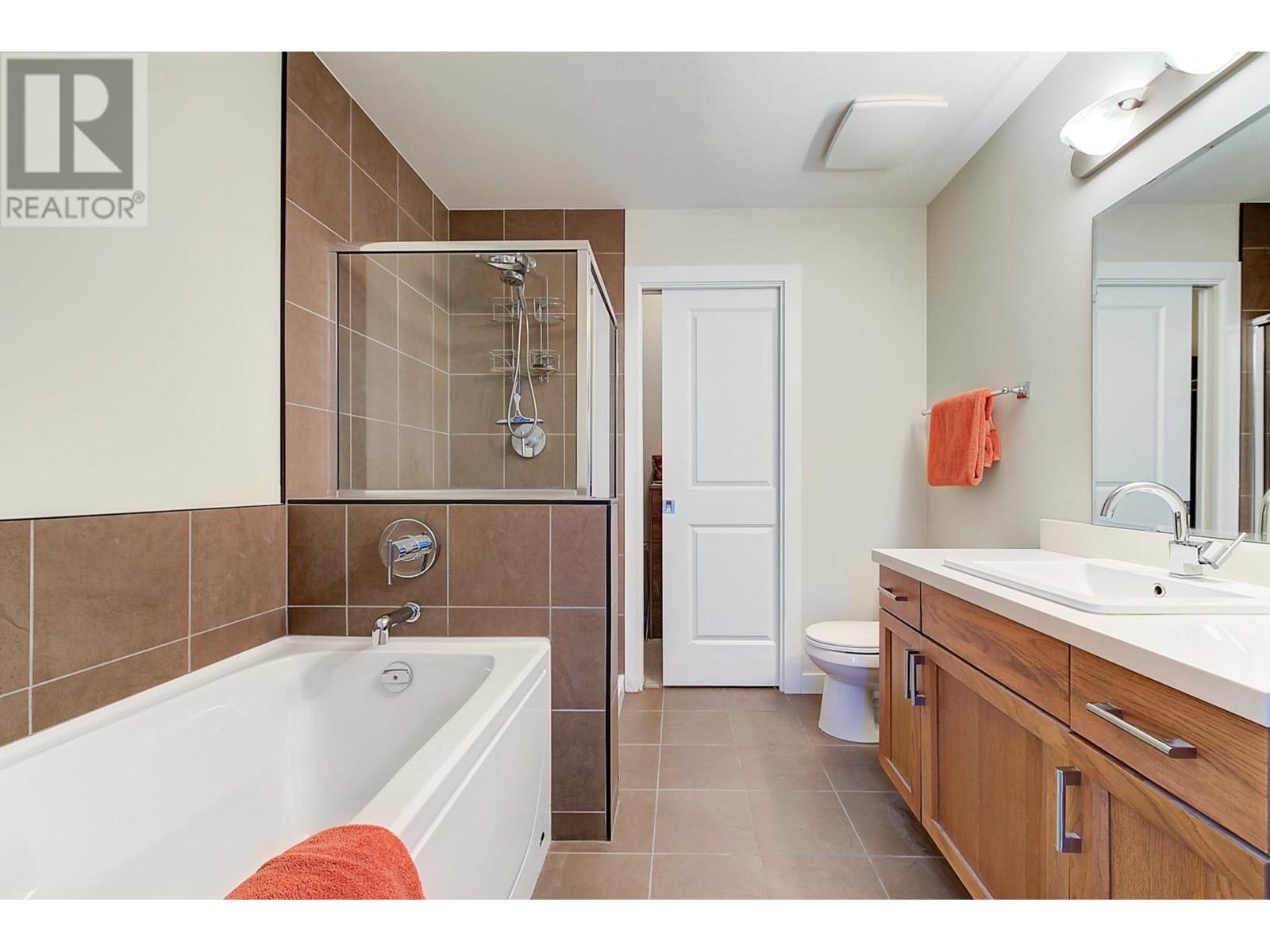 206 3229 Skyview Lane, West Kelowna