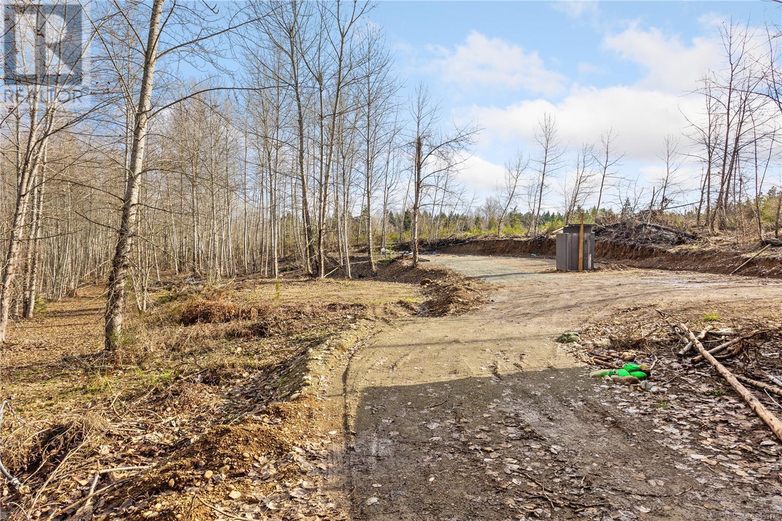 Photo 6 of 2745 Shaver Rd, Coombs BC