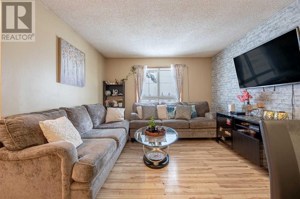 Single Family House Bi-level for Sale in  MARTINGLEN Way NE Martindale Calgary 