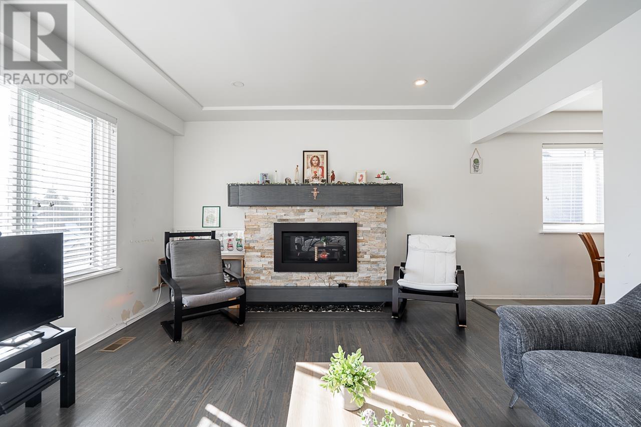 2057 LORRAINE AVENUE, Coquitlam