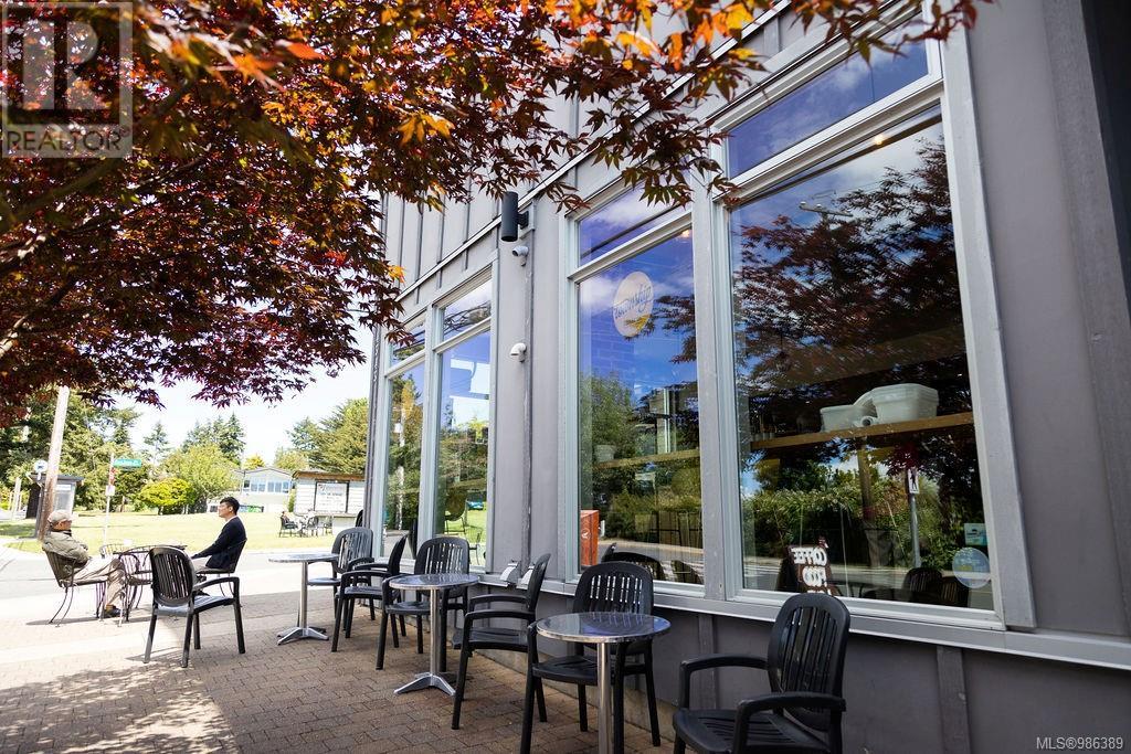 4-203 4201 Tyndall Avenue, Saanich