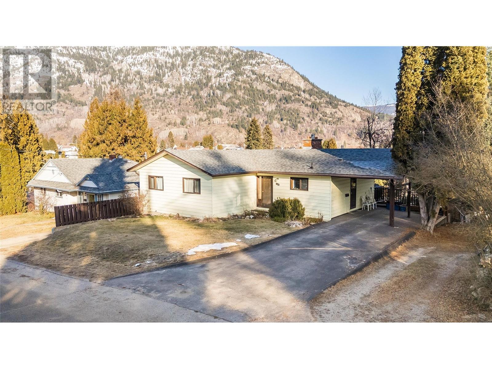625 10th Avenue, Castlegar