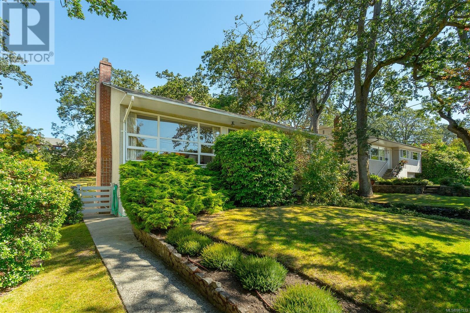  1920 Waterloo Road, Saanich