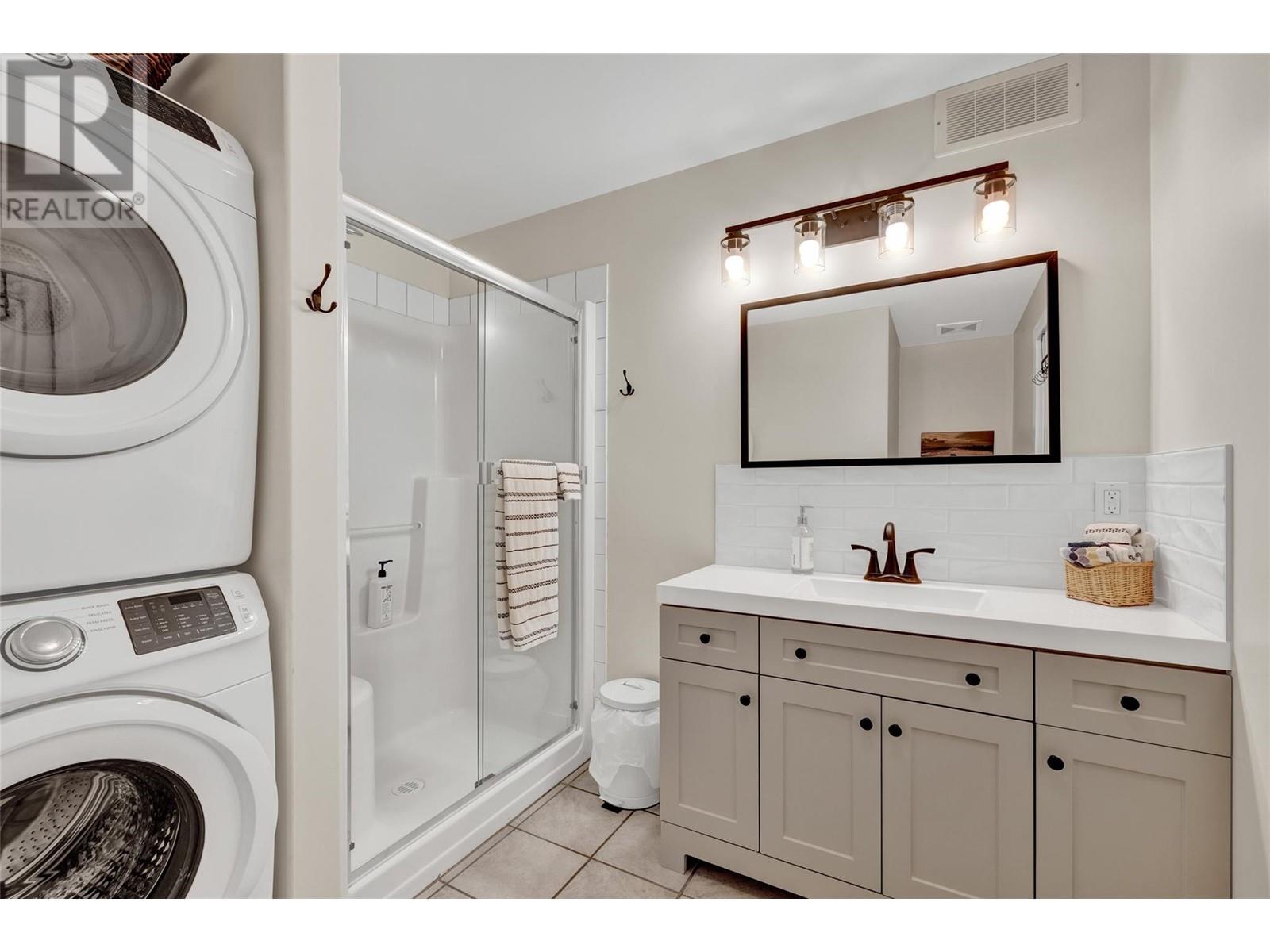  1368 Gregory Road, West Kelowna
