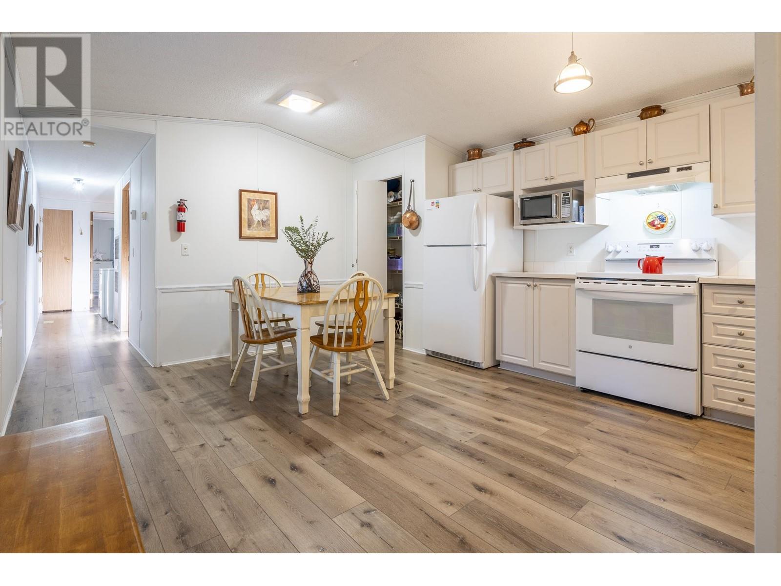 29 5575 MASON ROAD, Sechelt