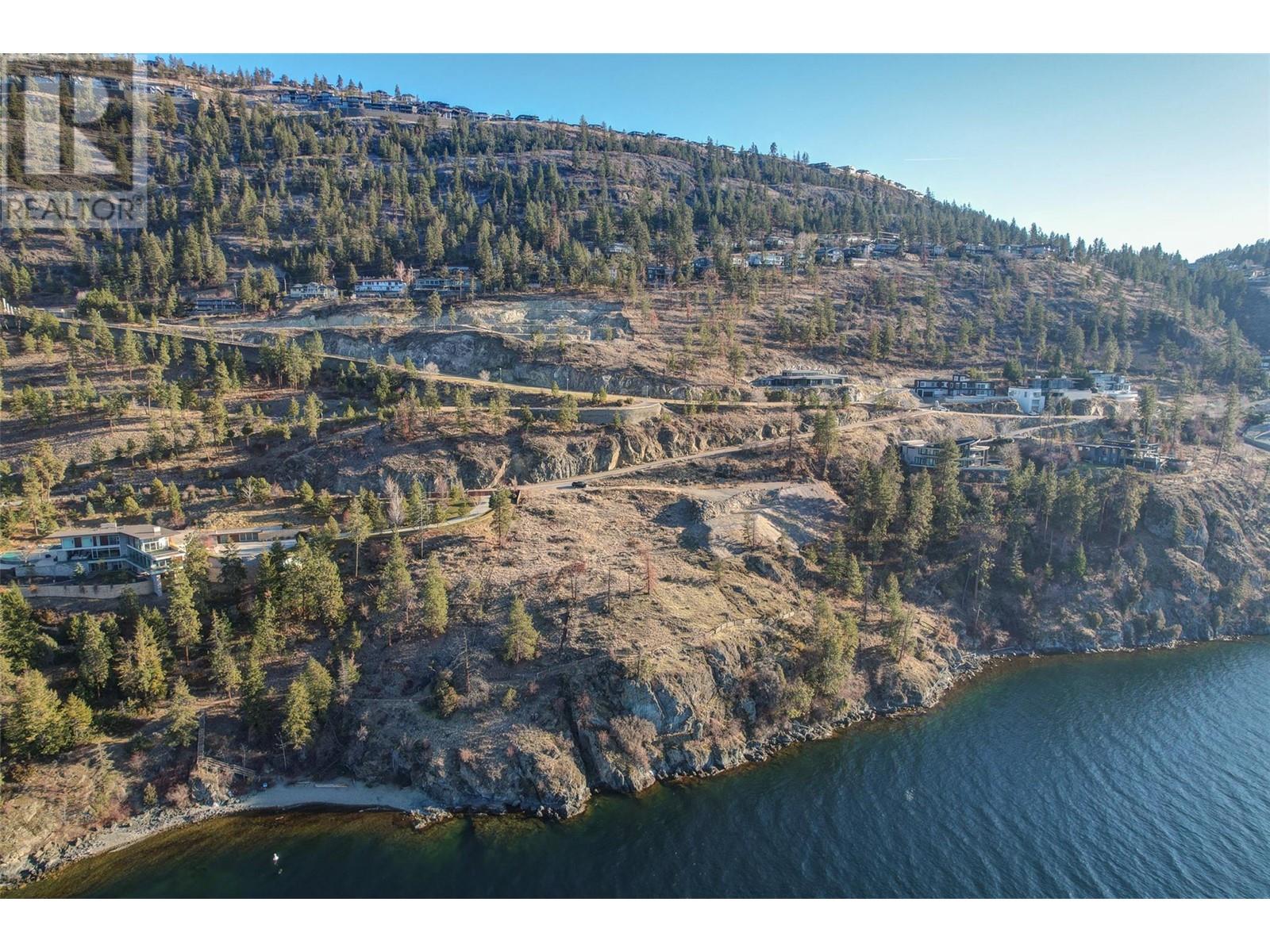8 180 Sheerwater Court, Kelowna