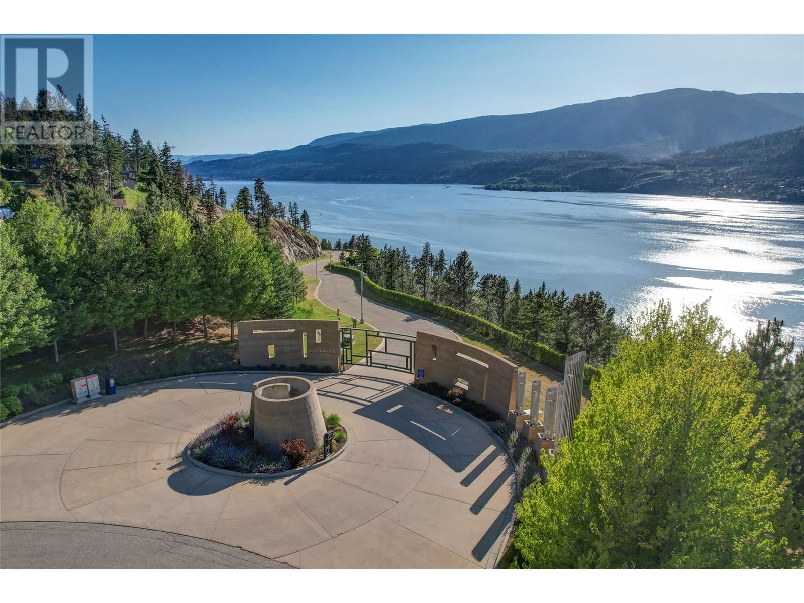 8 180 Sheerwater Court, Kelowna